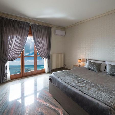 Domus Aurea Bed & Breakfast Шака Екстериор снимка