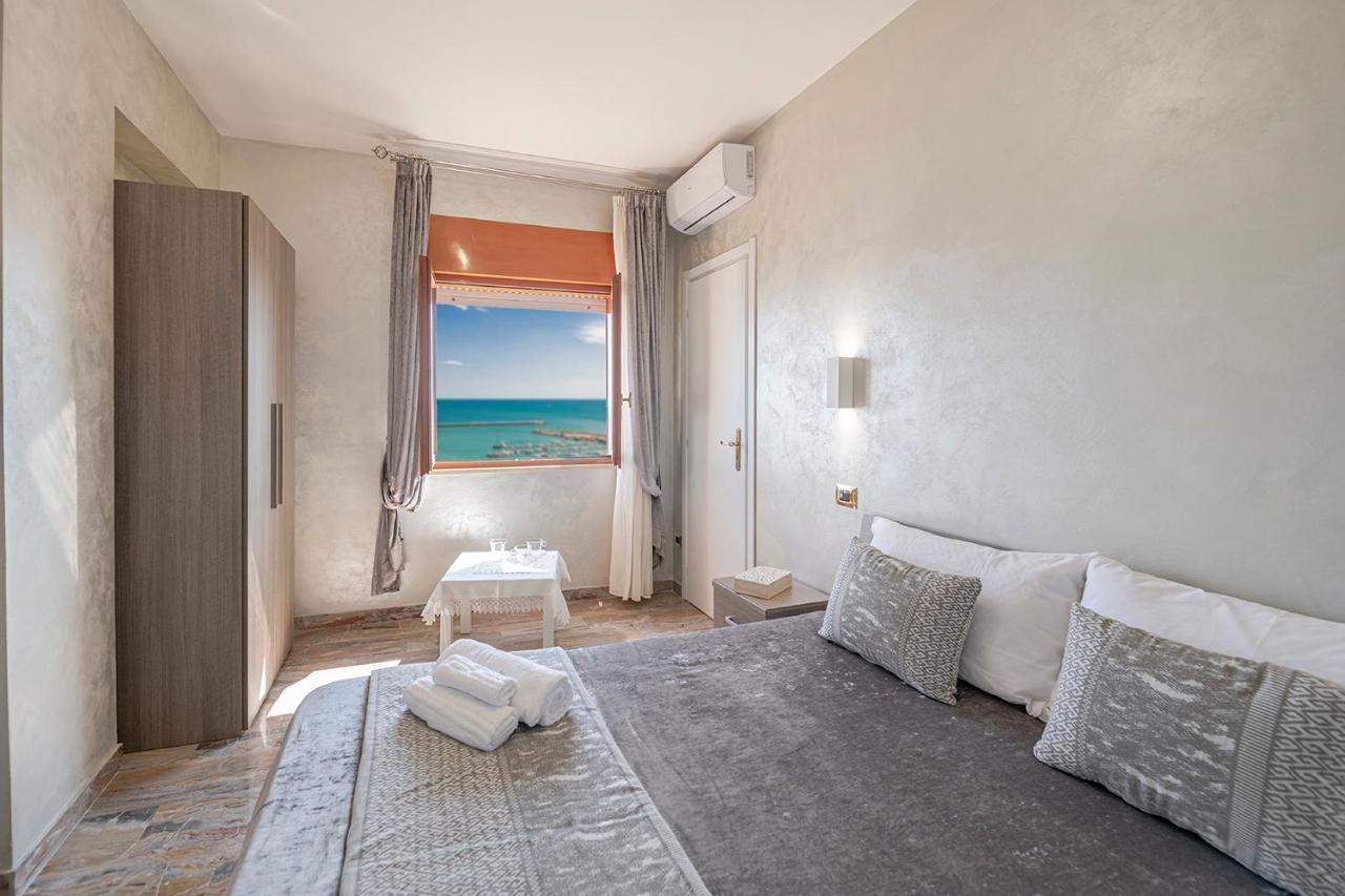 Domus Aurea Bed & Breakfast Шака Екстериор снимка