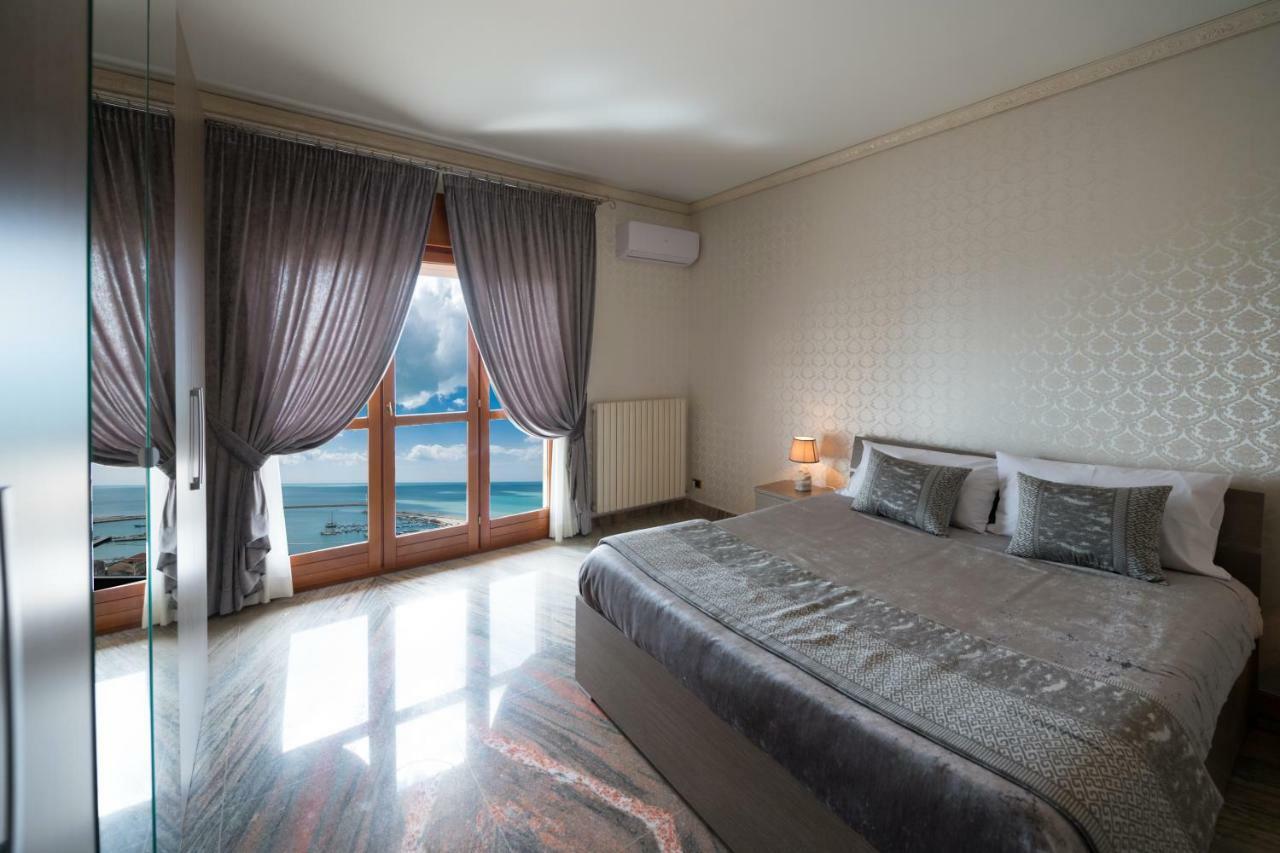 Domus Aurea Bed & Breakfast Шака Екстериор снимка