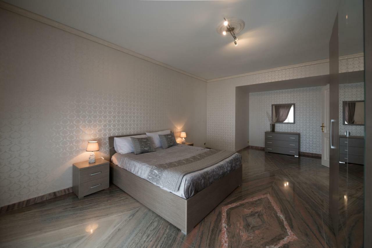 Domus Aurea Bed & Breakfast Шака Екстериор снимка
